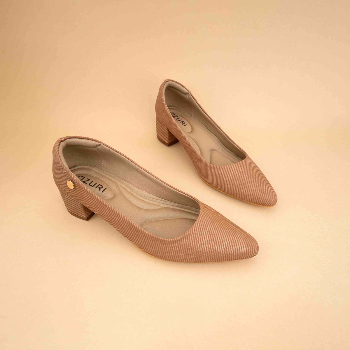 Aiza Pointed Pumps