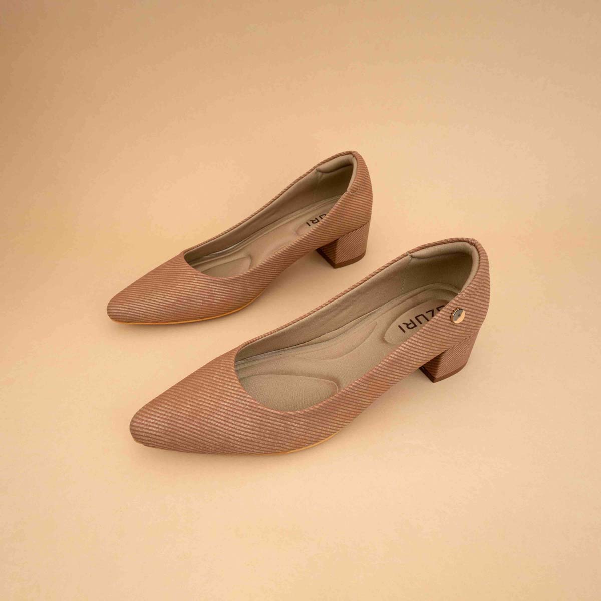 Aiza Pointed Pumps