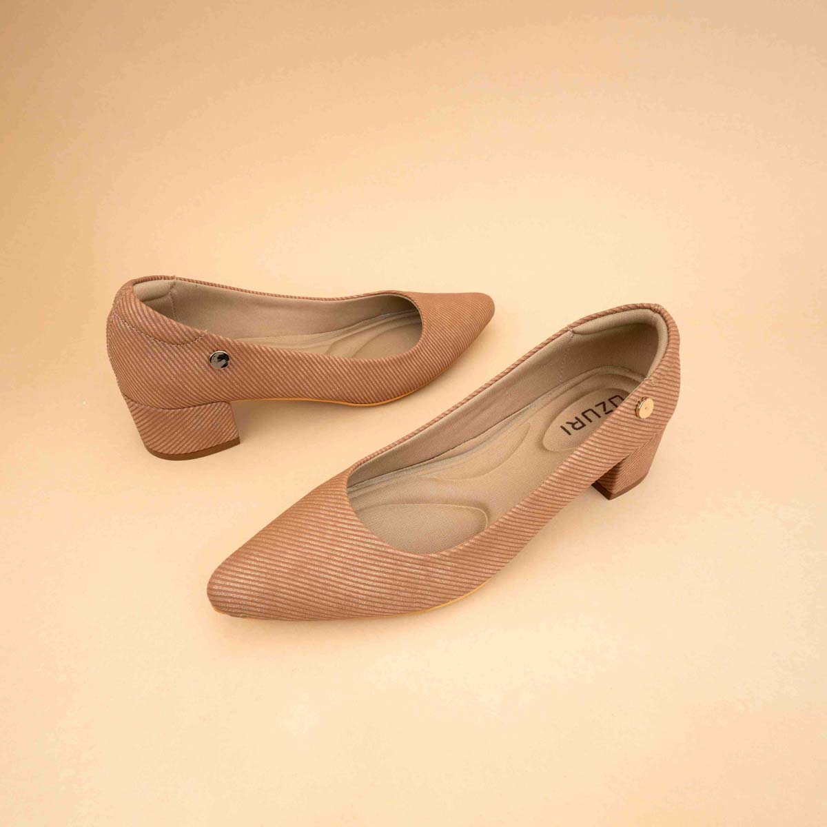 Aiza Pointed Pumps