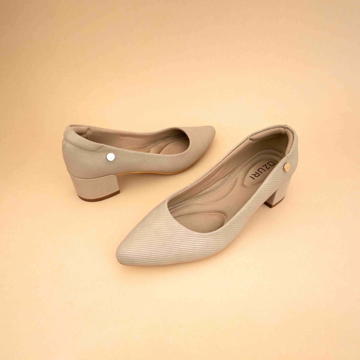 Aiza Pointed Pumps