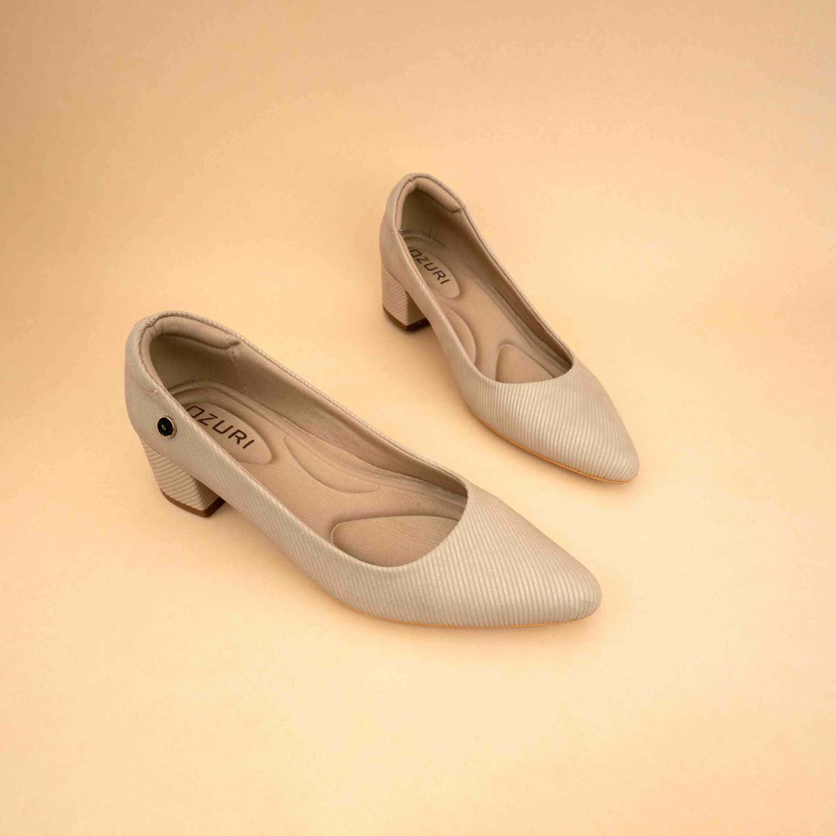 Aiza Pointed Pumps