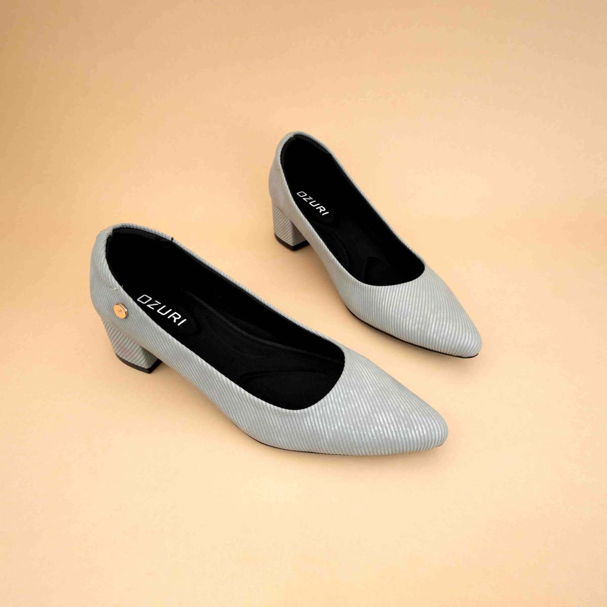 Aiza Pointed Pumps