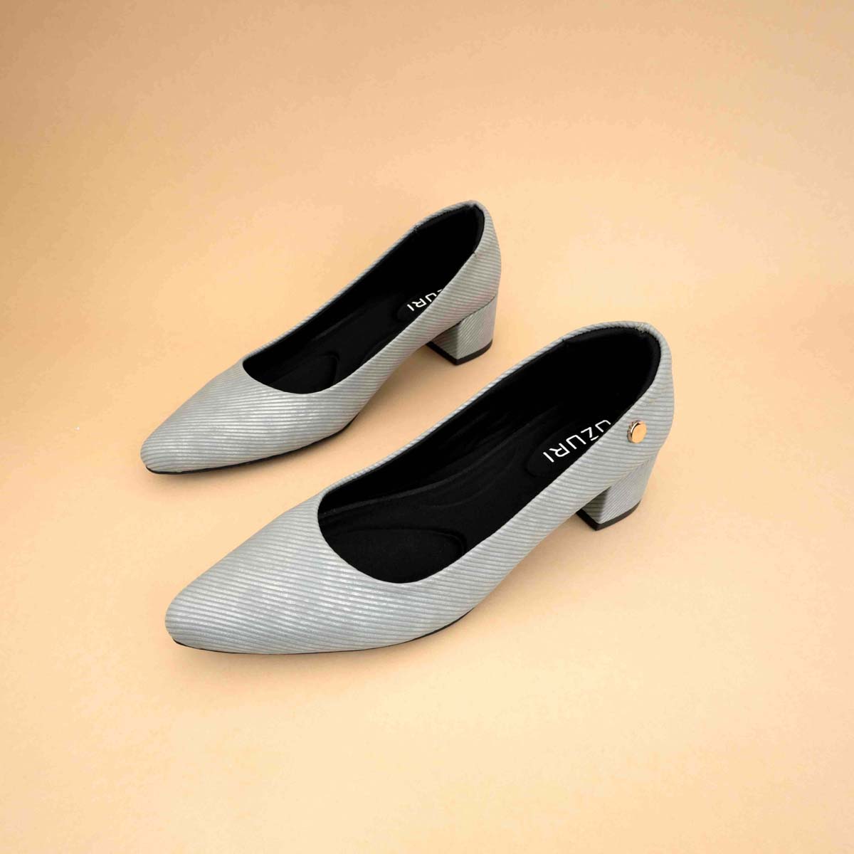 Aiza Pointed Pumps