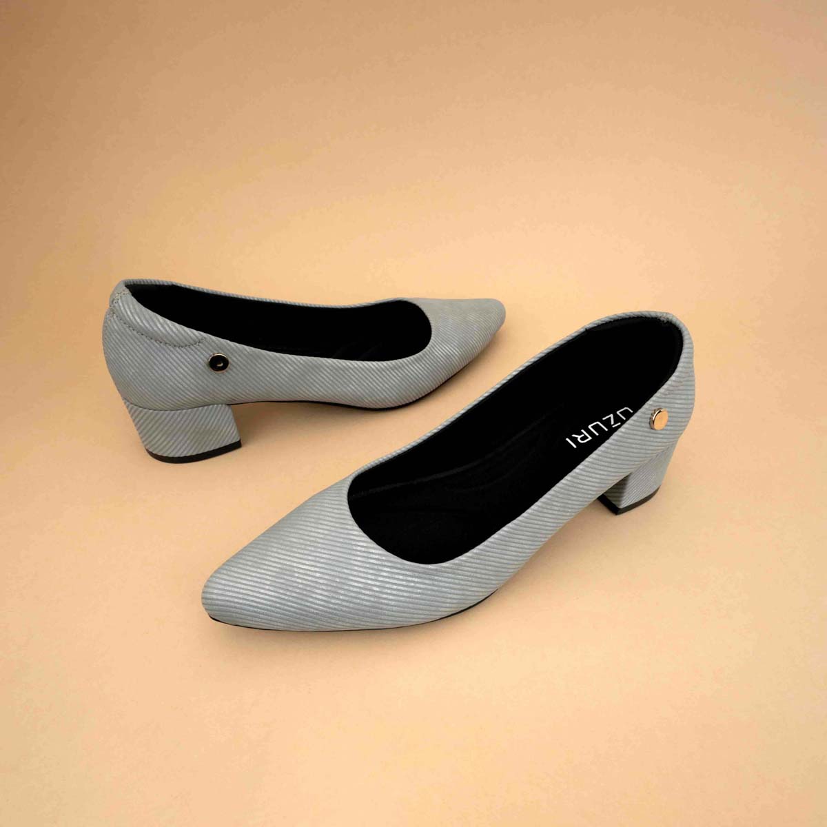 Aiza Pointed Pumps