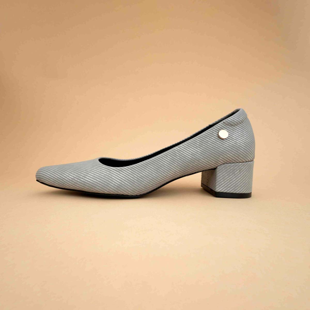 Aiza Pointed Pumps