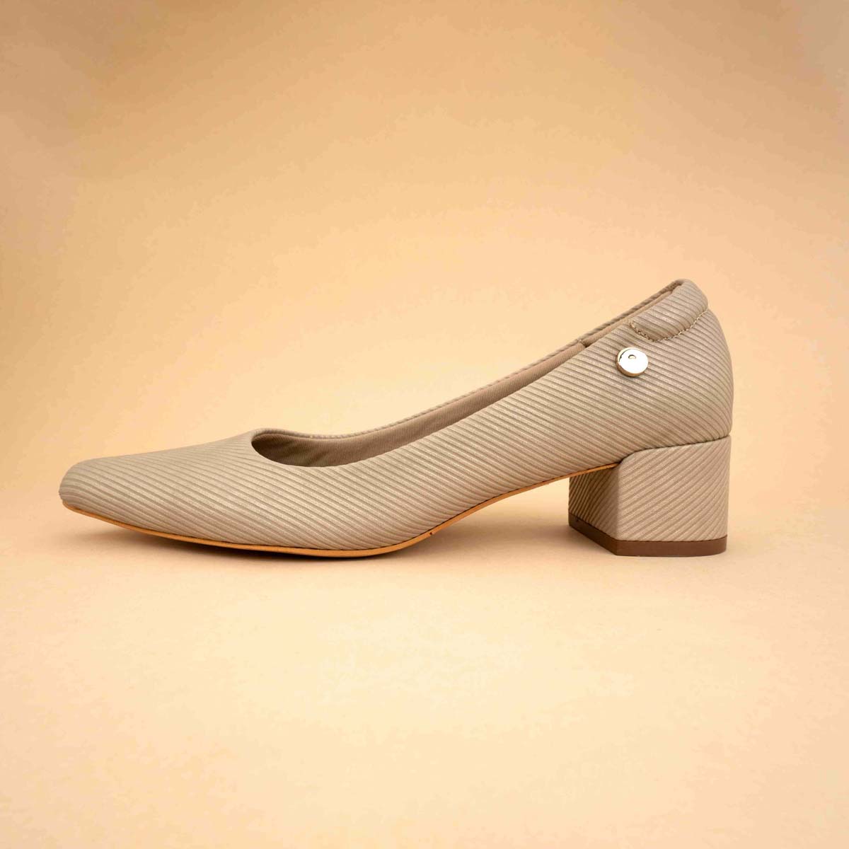 Aiza Pointed Pumps