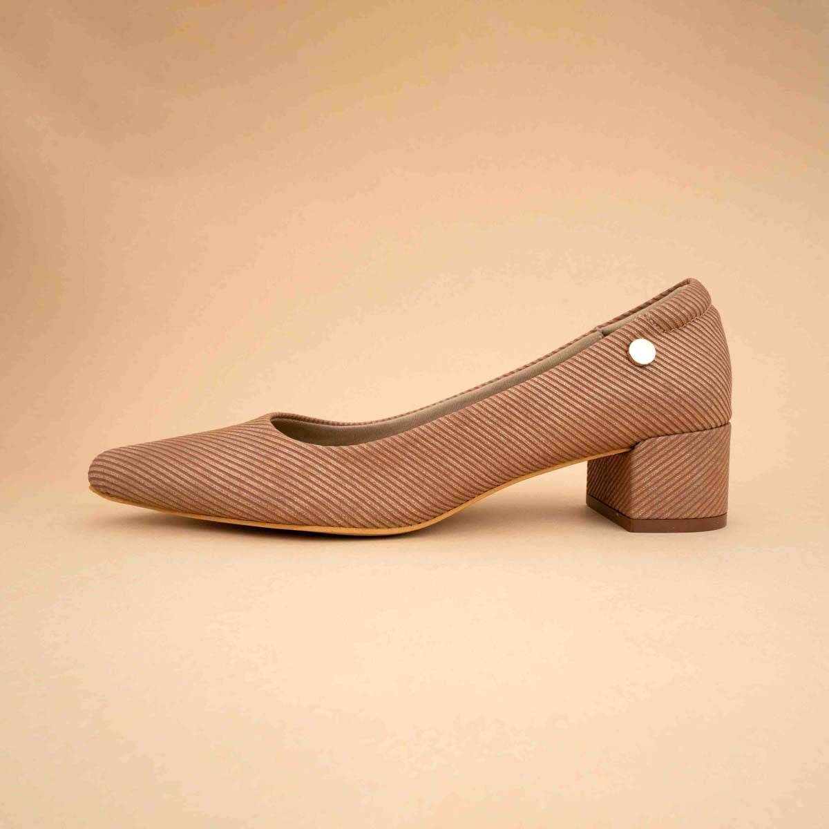 Aiza Pointed Pumps